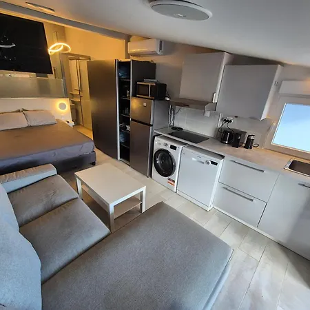 Mastora Seaside Loft Apartment