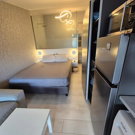 Mastora Seaside Loft Apartmán *